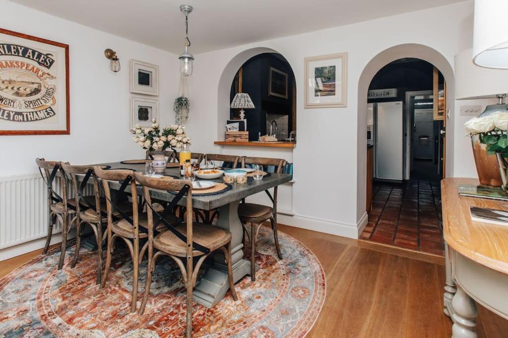 Dolls House - Luxury Townhouse *Sleeps 10* Vila Henley-on-Thames Exterior foto