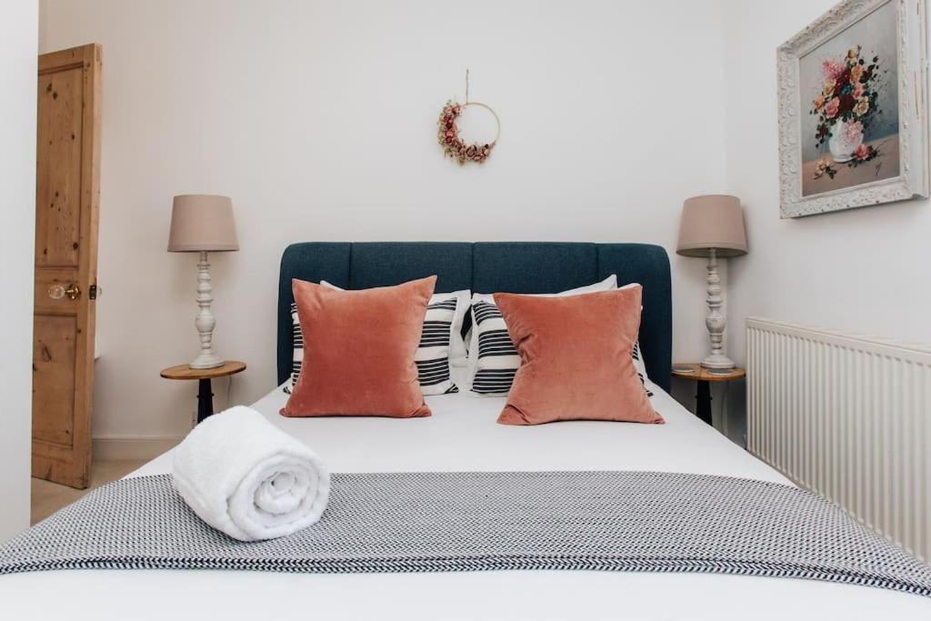 Dolls House - Luxury Townhouse *Sleeps 10* Vila Henley-on-Thames Exterior foto