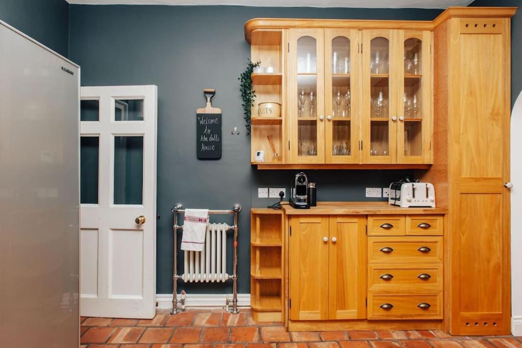 Dolls House - Luxury Townhouse *Sleeps 10* Vila Henley-on-Thames Exterior foto