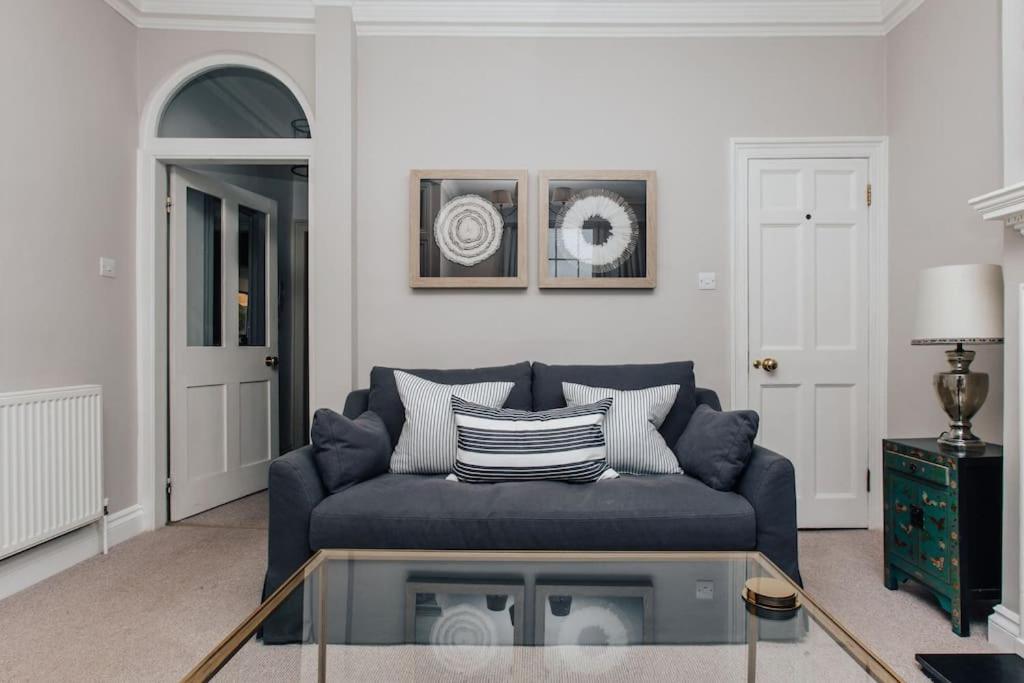 Dolls House - Luxury Townhouse *Sleeps 10* Vila Henley-on-Thames Exterior foto