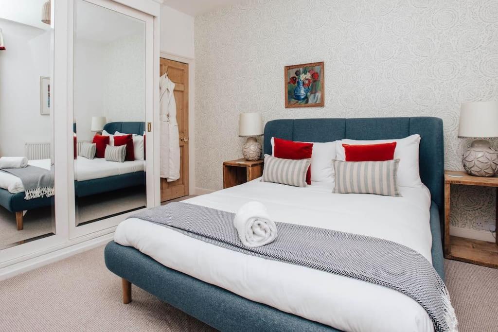 Dolls House - Luxury Townhouse *Sleeps 10* Vila Henley-on-Thames Exterior foto